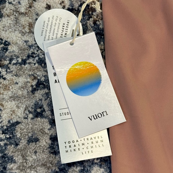 Vuori Women's CB Studio Yoga Leggings Color Light Terracota Size Medium NEW - Picture 8 of 11